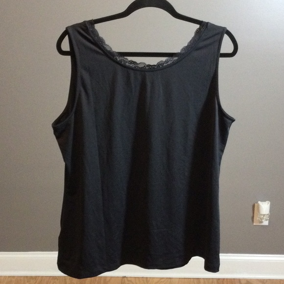 1X Susan Graver Smoothing Essentials black lace V-neck tank - Picture 2 of 14